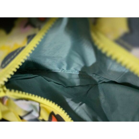 Vera Bradley Floral Sling Backpack Crossbody Bag "Lighten up" flower power - Picture 4 of 5